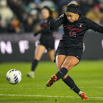Stanford midfielder Jasmine Aikey shoots against Duke in a 2025 NCAA Women’s College Cup semifinal match.