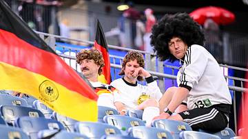 Deutschland-Fans nach dem WM-Aus gegen Paraguay Deutschland-Fans nach dem WM-Aus gegen Paraguay