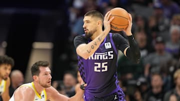 Dec 8, 2024; Sacramento, California, USA; Sacramento Kings center Alex Len (25) handles the ball against Utah Jazz forward Drew Eubanks (left) during the fourth quarter at Golden 1 Center. Mandatory Credit: Darren Yamashita-Imagn Images