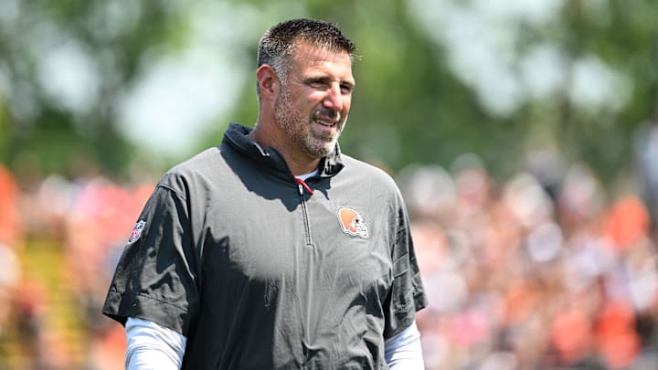 Aug 4, 2024; Cleveland Browns advisor Mike Vrabel during practice at the Browns training facility in Berea, Ohio. Mandatory Credit: Bob Donnan-Imagn Images Aug 4, 2024; Cleveland Browns advisor Mike Vrabel during practice at the Browns training facility in Berea, Ohio. Mandatory Credit: Bob Donnan-Imagn Images