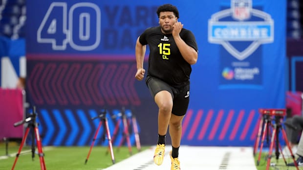 Feb 27, 2025; Indianapolis, IN, USA; Oregon defensive lineman Derrick Harmon (DL15) participates in drills during the 2025 NF