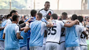 Jogadores do Vasco comemorando gol em 2024