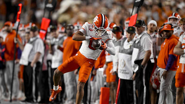 Antonio Williams (0) in action