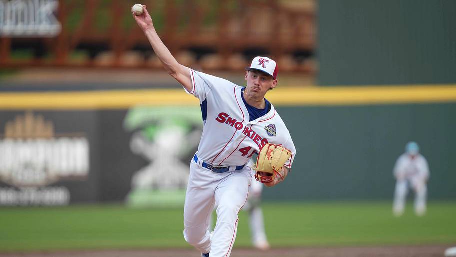 Knoxville Smokies pitcher Jaxon Wiggins (41) pitches during a minor league baseball game