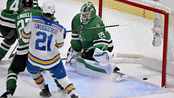 Feb 4, 2026; Dallas, Texas, USA; Dallas Stars goaltender Jake Oettinger (29) allows a goal to St. Louis Blues right wing Alexey Toropchenko (not pictured) as right wing Jimmy Snuggerud (21) looks on during the third period at the American Airlines Center. Mandatory Credit: Jerome Miron-Imagn Images