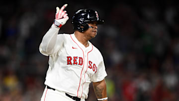 A Rafael Devers le queda un largo tiempo en Boston 