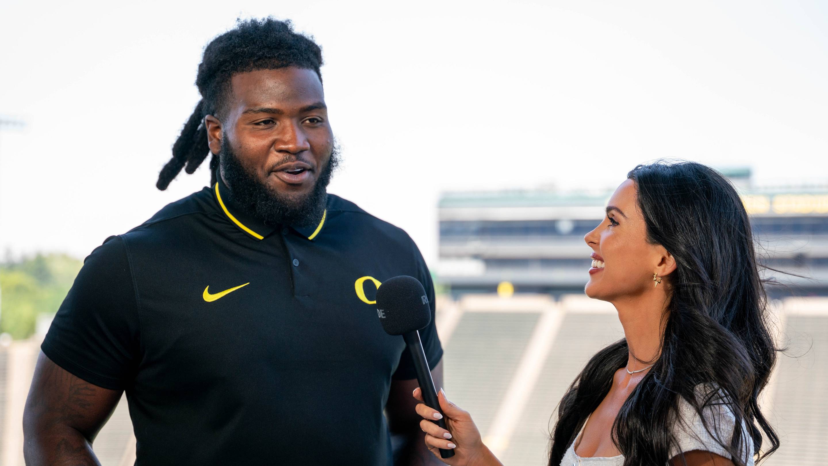 Oregon Star Bear Alexander Details Special Bond With ‘Father Figure’ Dan Lanning
