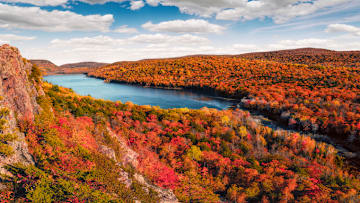 Lake of the Clouds in Michigan's Upper Peninsula is a world-class destination for fall foliage.