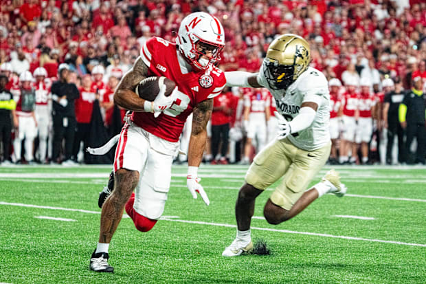  Isaiah Garcia-Castaneda returns a punt against Colorado 