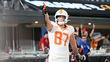 Tennessee tight end Miles Kitselman (87) celebrates a touchdown at the NCAA College football game between Tennessee and NC State on Saturday, Sept. 7, 2024 in Charlotte, NC.