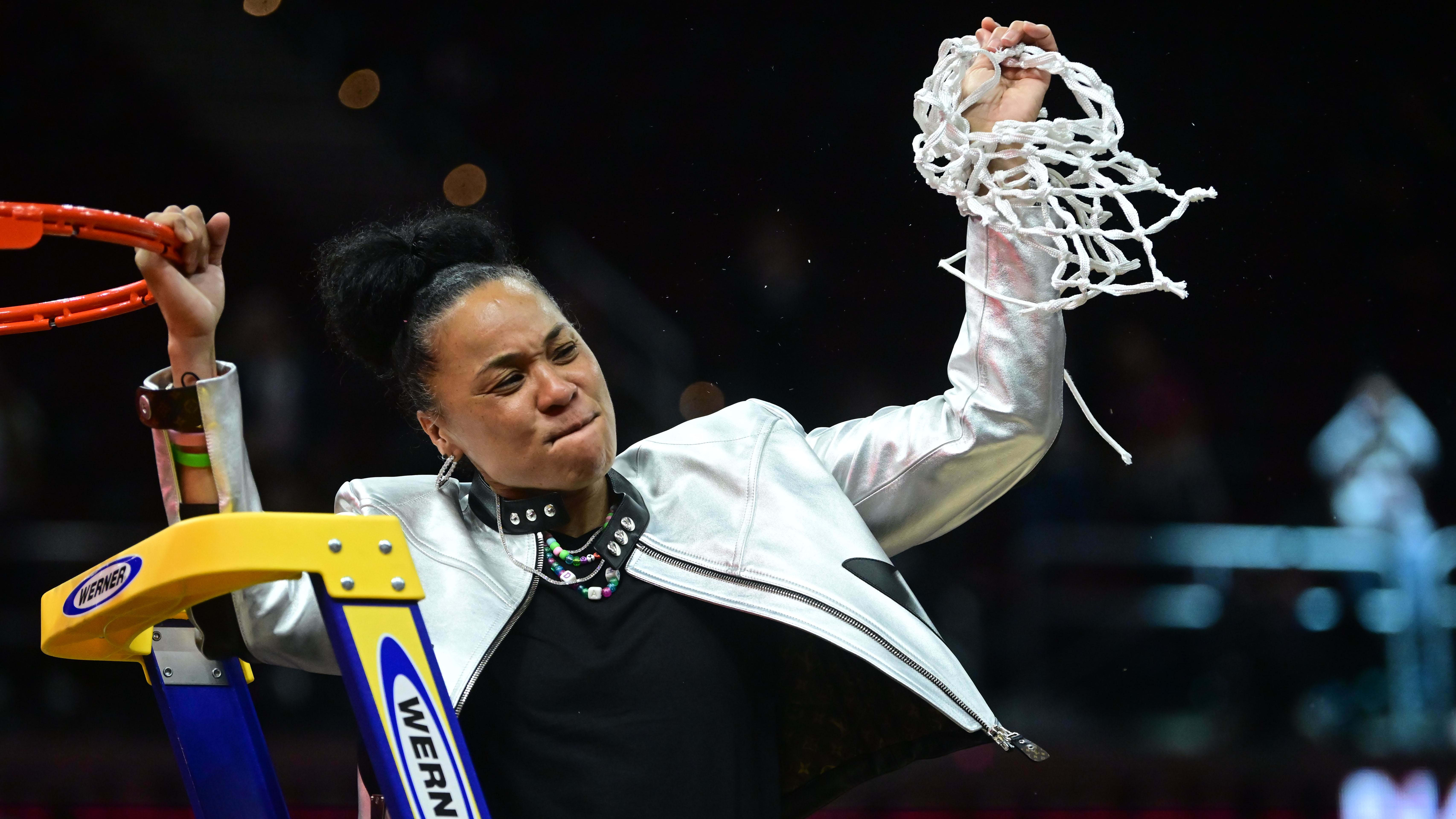 Scott Drew coaches Baylor from the bench