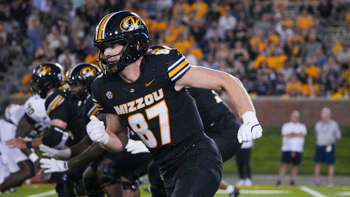 Aug 29, 2024; Columbia, Missouri, USA; Missouri Tigers tight end Brett Norfleet (87) runs off the line of scrimmage against the Murray State Racers during the game at Faurot Field at Memorial Stadium. Mandatory Credit: Denny Medley-Imagn Images