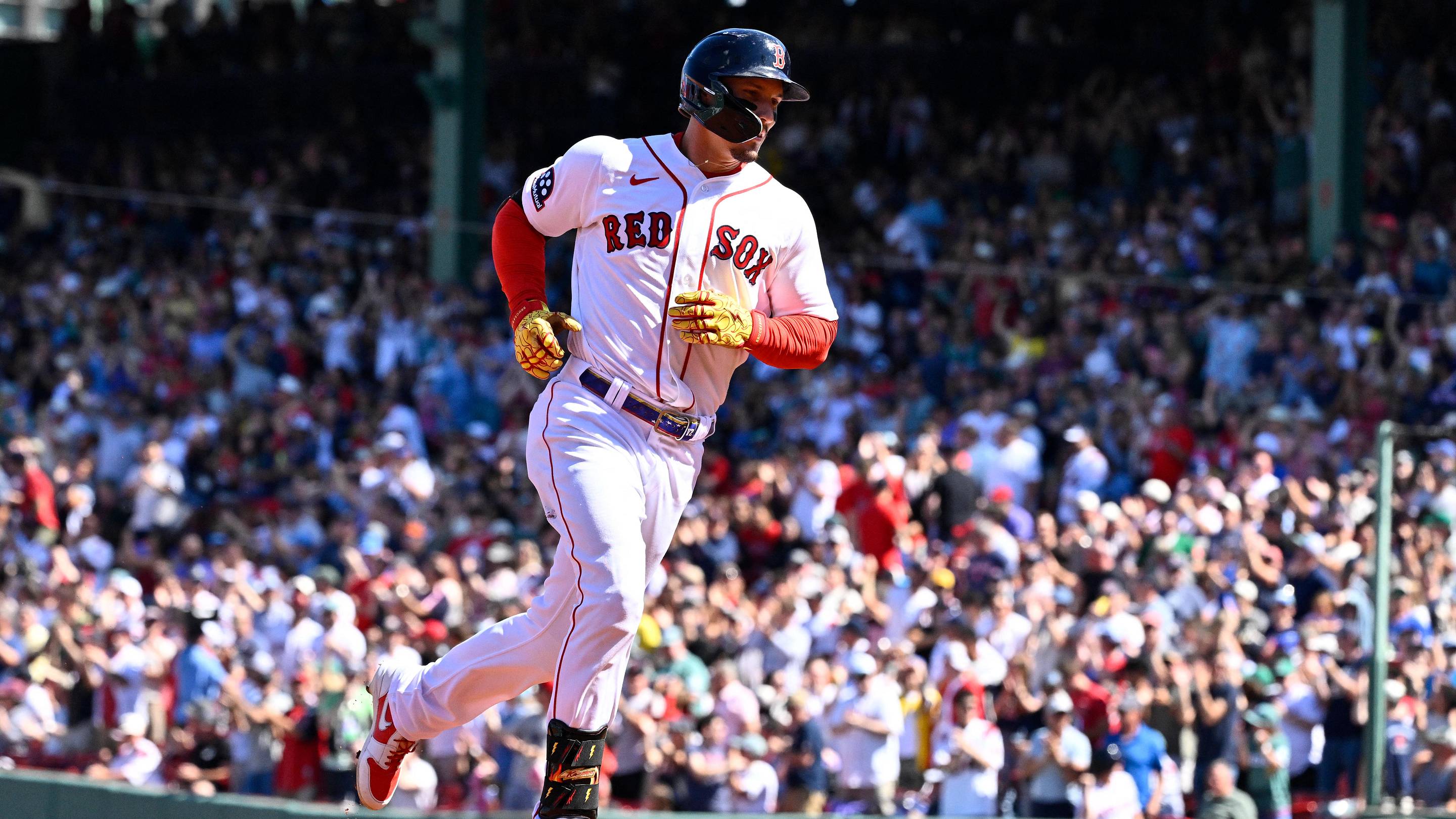 This Former All-Star Could Be Worth a Look as the Reds Search for Answers in the Outfield
