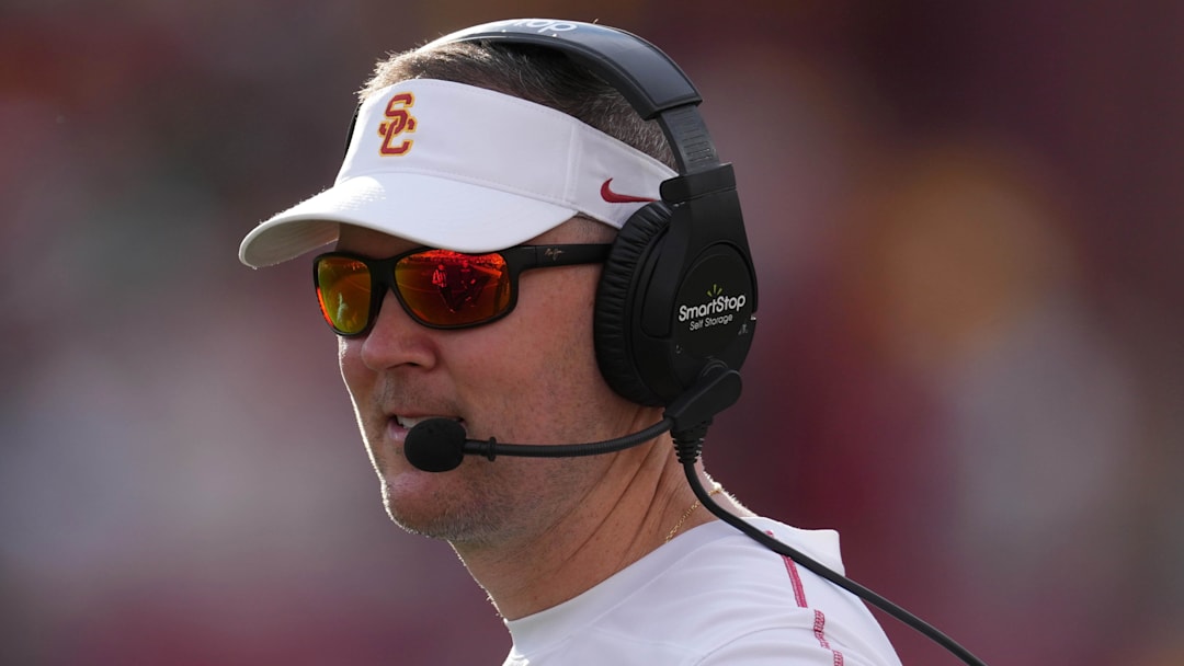 Nov 30, 2024; Los Angeles, California, USA; Southern California Trojans head coach Lincoln Riley reacts against the Notre Dame Fighting Irish in the second half at United Airlines Field at Los Angeles Memorial Coliseum. Mandatory Credit: Kirby Lee-Imagn Images Nov 30, 2024; Los Angeles, California, USA; Southern California Trojans head coach Lincoln Riley reacts against the Notre Dame Fighting Irish in the second half at United Airlines Field at Los Angeles Memorial Coliseum. Mandatory Credit: Kirby Lee-Imagn Images