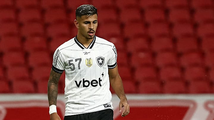 Internacional v Botafogo - Brasileirao 2025