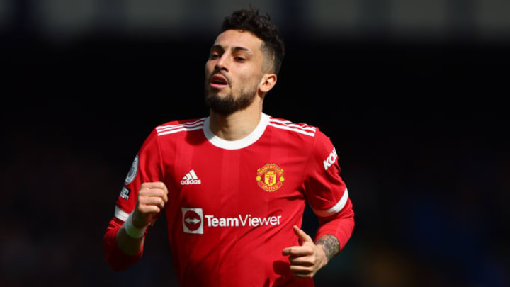 Alex Telles jugará el resto del año
