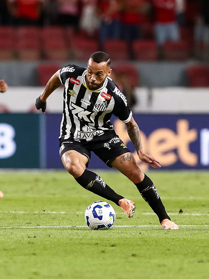 Internacional v Santos - Brasileirao 2025