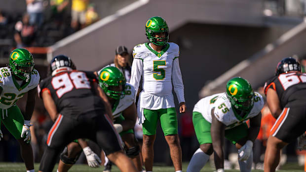 Oregon Ducks quarterback Dante Moore (5) surveys the defense 