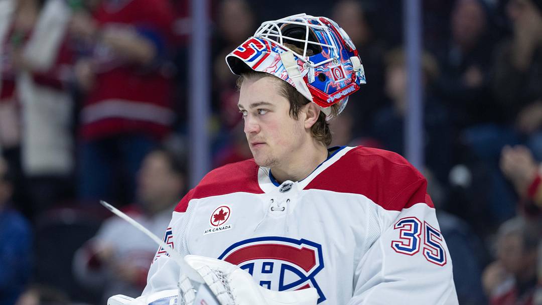 Jan 17, 2026; Ottawa, Ontario, CAN; Montreal Canadiens goalie Samuel Montembeault (35) looks up the ice during a break in the first period against the  Ottawa Senators at the Canadian Tire Centre. Mandatory Credit: Marc DesRosiers-IMAGN Images