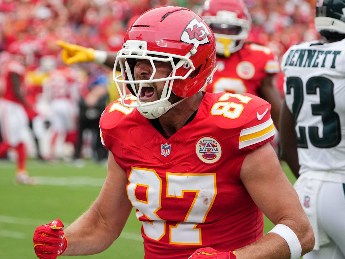 Travis Kelce Fined for Obscene Gesture After First-Down Catch in  Chiefs-Eagles