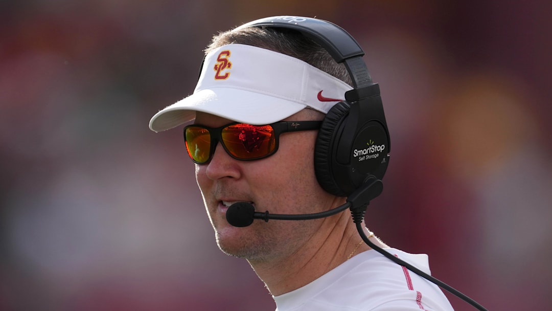 Nov 30, 2024; Los Angeles, California, USA; Southern California Trojans head coach Lincoln Riley reacts against the Notre Dame Fighting Irish in the second half at United Airlines Field at Los Angeles Memorial Coliseum. Mandatory Credit: Kirby Lee-Imagn Images Nov 30, 2024; Los Angeles, California, USA; Southern California Trojans head coach Lincoln Riley reacts against the Notre Dame Fighting Irish in the second half at United Airlines Field at Los Angeles Memorial Coliseum. Mandatory Credit: Kirby Lee-Imagn Images
