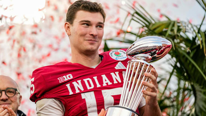 Indiana Hoosiers quarterback Fernando Mendoza (15) holds the trophyThursday, Jan. 1, 2026, after defeating Alabama Crimson Tide in the 112th annual Rose Bowl game in Pasadena.