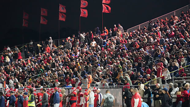 St. Thomas Aquinas defeated the Manatee Hurricanes 16-13 on Friday night, in Bradenton to advance to state championship.