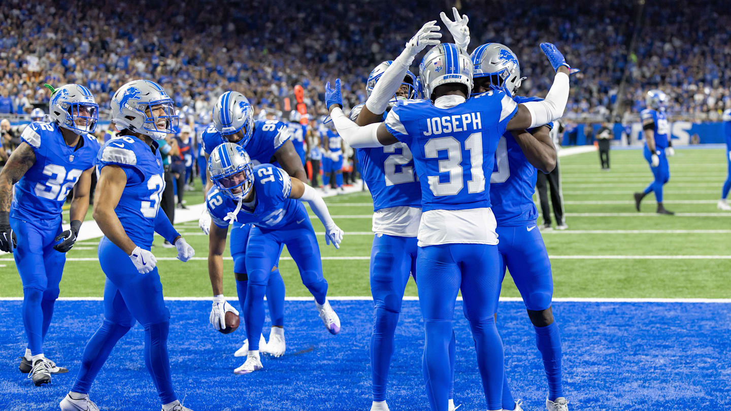 Detroit Lions Dominate Bears With Statement Win, Celebrate Former Coordinator