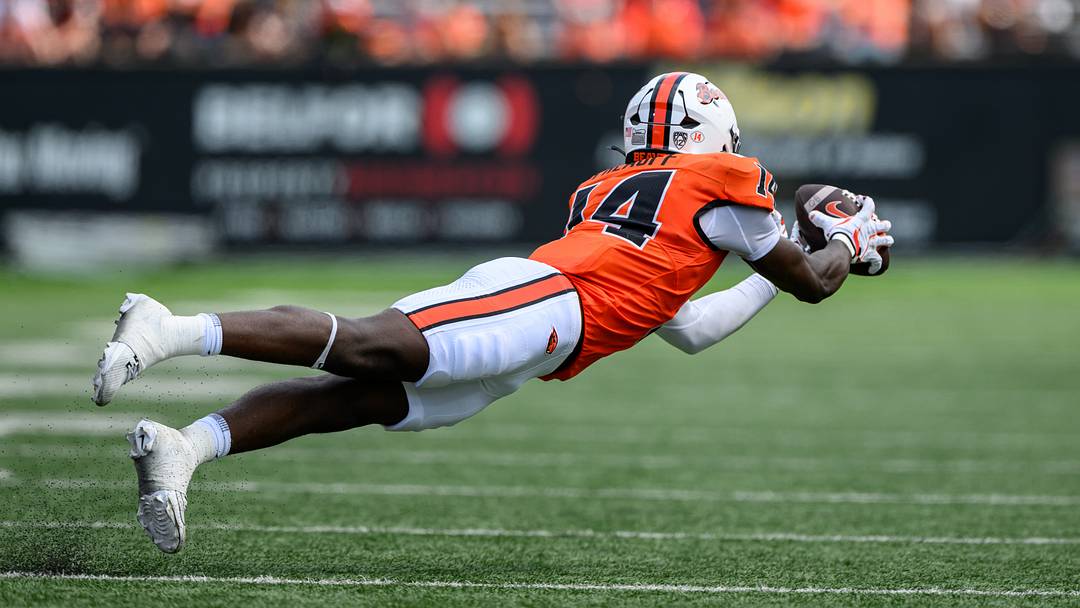 Sep 6, 2025; Corvallis, Oregon, USA; Oregon State Beavers wide receiver Eddie Freauff (14) has the ball but cannot secure the catch during the third quarter against the Fresno State Bulldogs at Reser Stadium. Mandatory Credit: Craig Strobeck-Imagn Images Sep 6, 2025; Corvallis, Oregon, USA; Oregon State Beavers wide receiver Eddie Freauff (14) has the ball but cannot secure the catch during the third quarter against the Fresno State Bulldogs at Reser Stadium. Mandatory Credit: Craig Strobeck-Imagn Images
