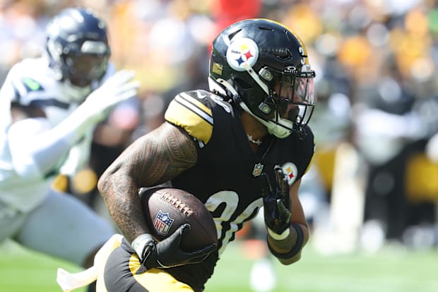 Pittsburgh Steelers running back Jaylen Warren