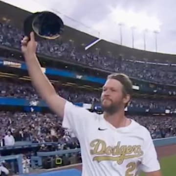 Kershaw tips his cap to Dodgers fans. 