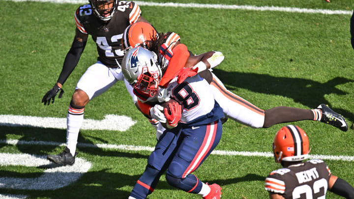 Patriots, Browns Fans Unite With 'F--- The Yankees' Chant During Timeout