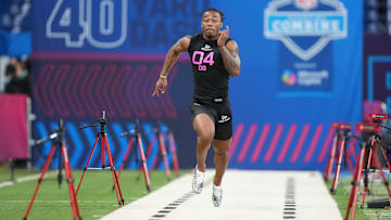 Feb 28, 2025; Indianapolis, IN, USA;  Texas defensive back Jahdae Barron (DB04) runs in the 40-yard dash during the 2025 NFL Combine at Lucas Oil Stadium.