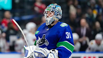 Chicago Blackhawks v Vancouver Canucks
