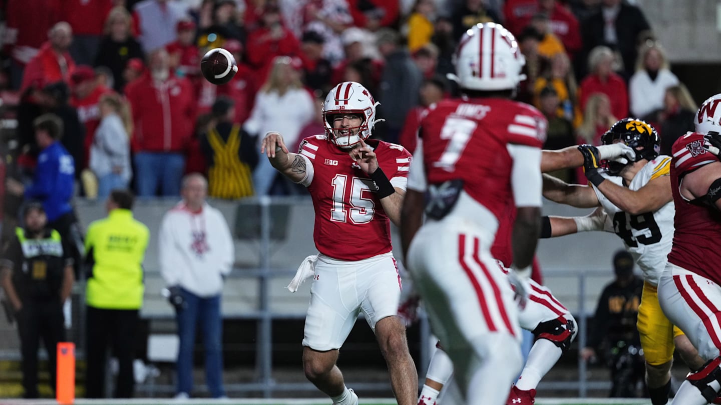 Wisconsin football: Starting QB shocker vs Ohio State after 0.8 QBR disaster