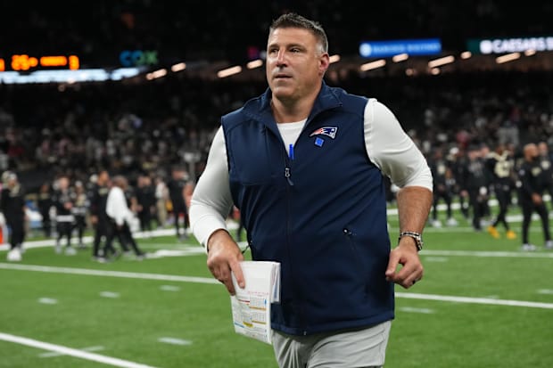 New England Patriots head coach Mike Vrabel