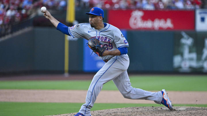 Aug 5, 2024; St. Louis, Missouri, USA;  New York Mets relief pitcher Edwin Diaz (39) pitches against the St. Louis Cardinals during the ninth inning at Busch Stadium. Mandatory Credit: Jeff Curry-USA TODAY Sports