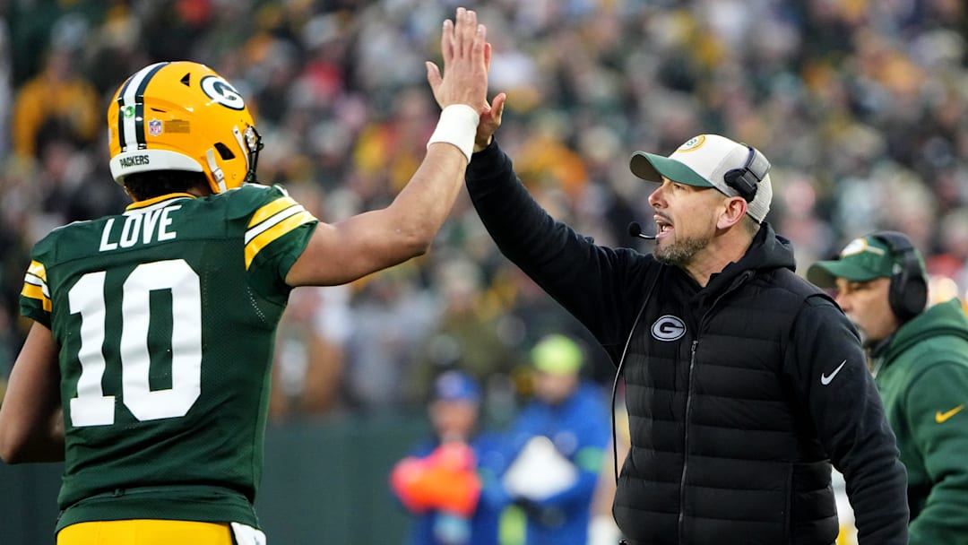 Matt LaFleur high-fives Jordan Love after a TD against the Bears last season.