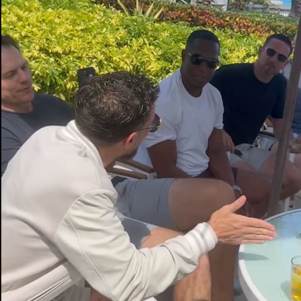 Mike McDaniel holding court with Kevin Stefanski, Raheem Morris, and Matt LeFleur.