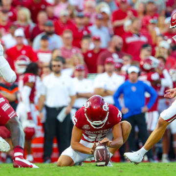 Oklahoma place kicker Tyler Keltner (98)