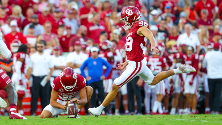 Oklahoma place kicker Tyler Keltner (98)