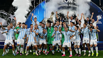 Racing repetiu feito do rival Independiente em 2017 e levantou uma taça no Rio de Janeiro