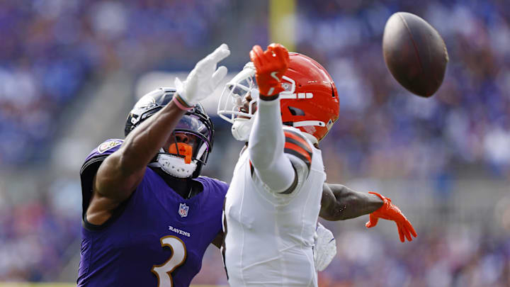 Sep 14, 2025; Baltimore, Maryland, USA; Baltimore Ravens cornerback Chidobe Awuzie (3) breaks up a pass intended for Cleveland Browns wide receiver Jerry Jeudy (3) during the second half at M&T Bank Stadium. Mandatory Credit: Peter Casey-Imagn Images Sep 14, 2025; Baltimore, Maryland, USA; Baltimore Ravens cornerback Chidobe Awuzie (3) breaks up a pass intended for Cleveland Browns wide receiver Jerry Jeudy (3) during the second half at M&T Bank Stadium. Mandatory Credit: Peter Casey-Imagn Images