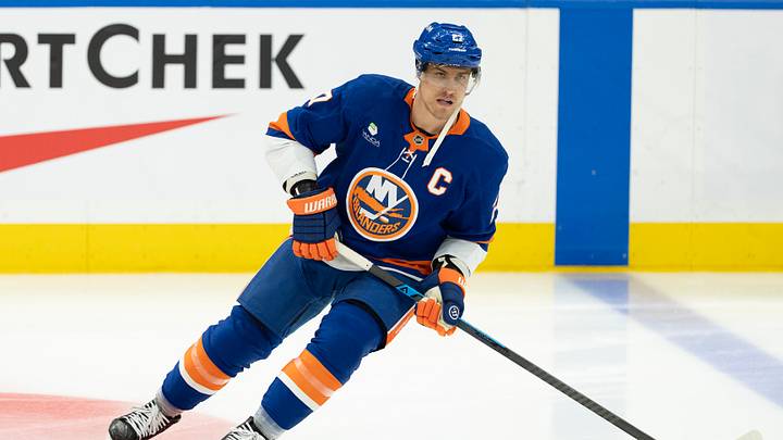 Mar 17, 2026; Toronto, Ontario, CAN; New York Islanders left wing Anders Lee (27) skates during the warmup before a game against the Toronto Maple Leafs at Scotiabank Arena. Mar 17, 2026; Toronto, Ontario, CAN; New York Islanders left wing Anders Lee (27) skates during the warmup before a game against the Toronto Maple Leafs at Scotiabank Arena.