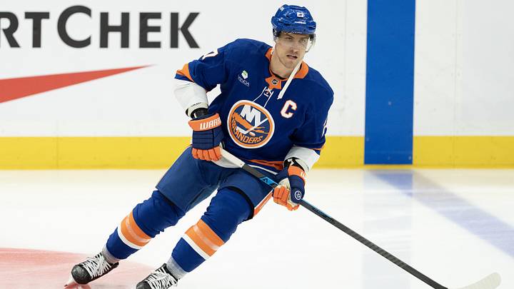 Mar 17, 2026; Toronto, Ontario, CAN; New York Islanders left wing Anders Lee (27) skates during the warmup before a game against the Toronto Maple Leafs at Scotiabank Arena. Mandatory Credit: Nick Turchiaro-Imagn Images