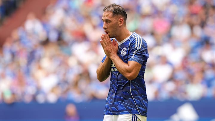 Torschütze Nikola Katic handelte sich gegen Hertha eine vermeidbare gelb-rote Karte ein Torschütze Nikola Katic handelte sich gegen Hertha eine vermeidbare gelb-rote Karte ein
