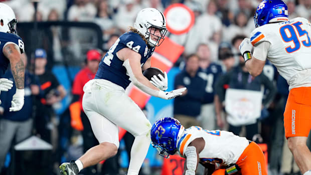 Penn State Nittany Lions tight end Tyler Warren (44).  