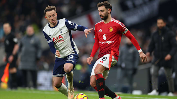 James Maddison und Bruno Fernandes kämpfen mit ihren Klubs um die Europa-League-Trophäe. James Maddison und Bruno Fernandes kämpfen mit ihren Klubs um die Europa-League-Trophäe.