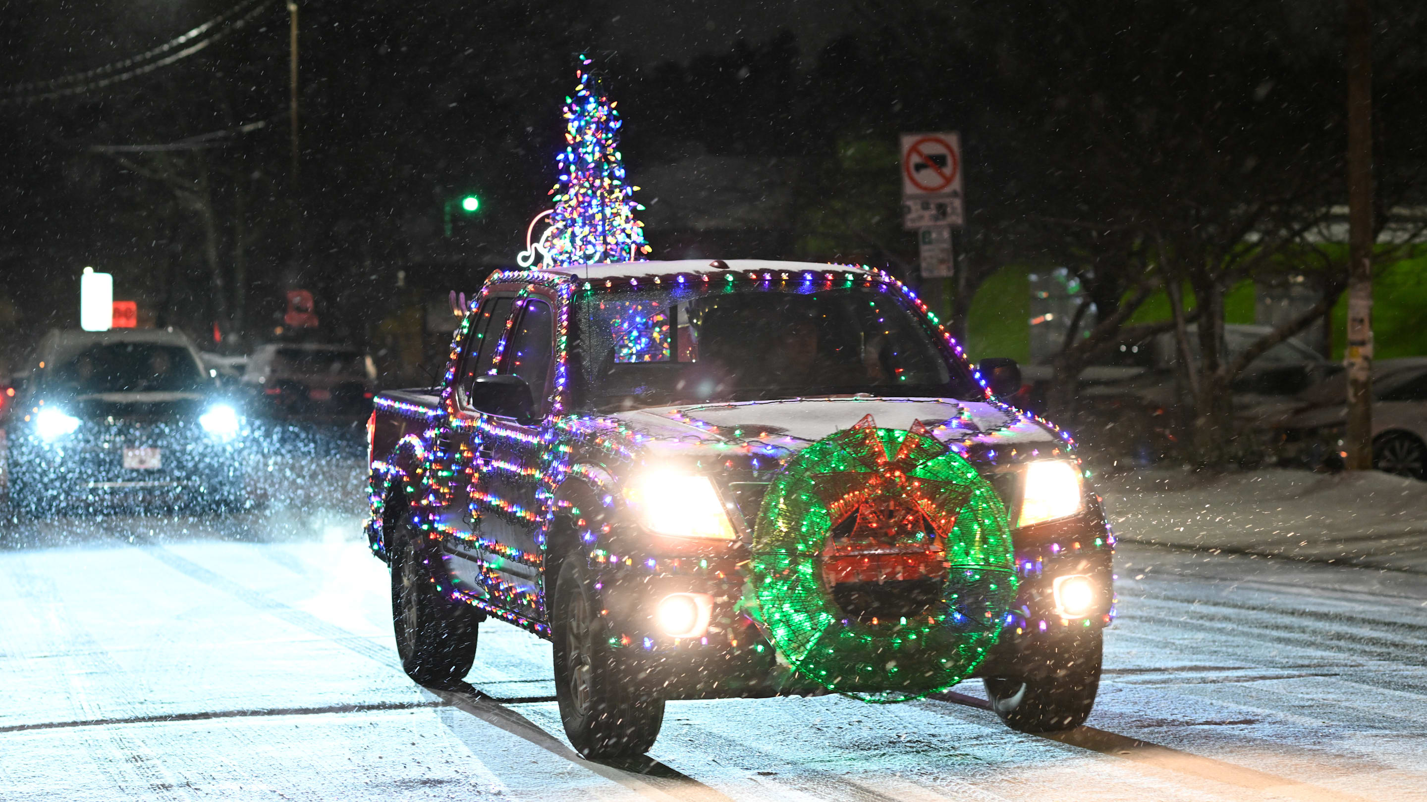 Why You Should Think Twice Before Decorating Your Car This Christmas