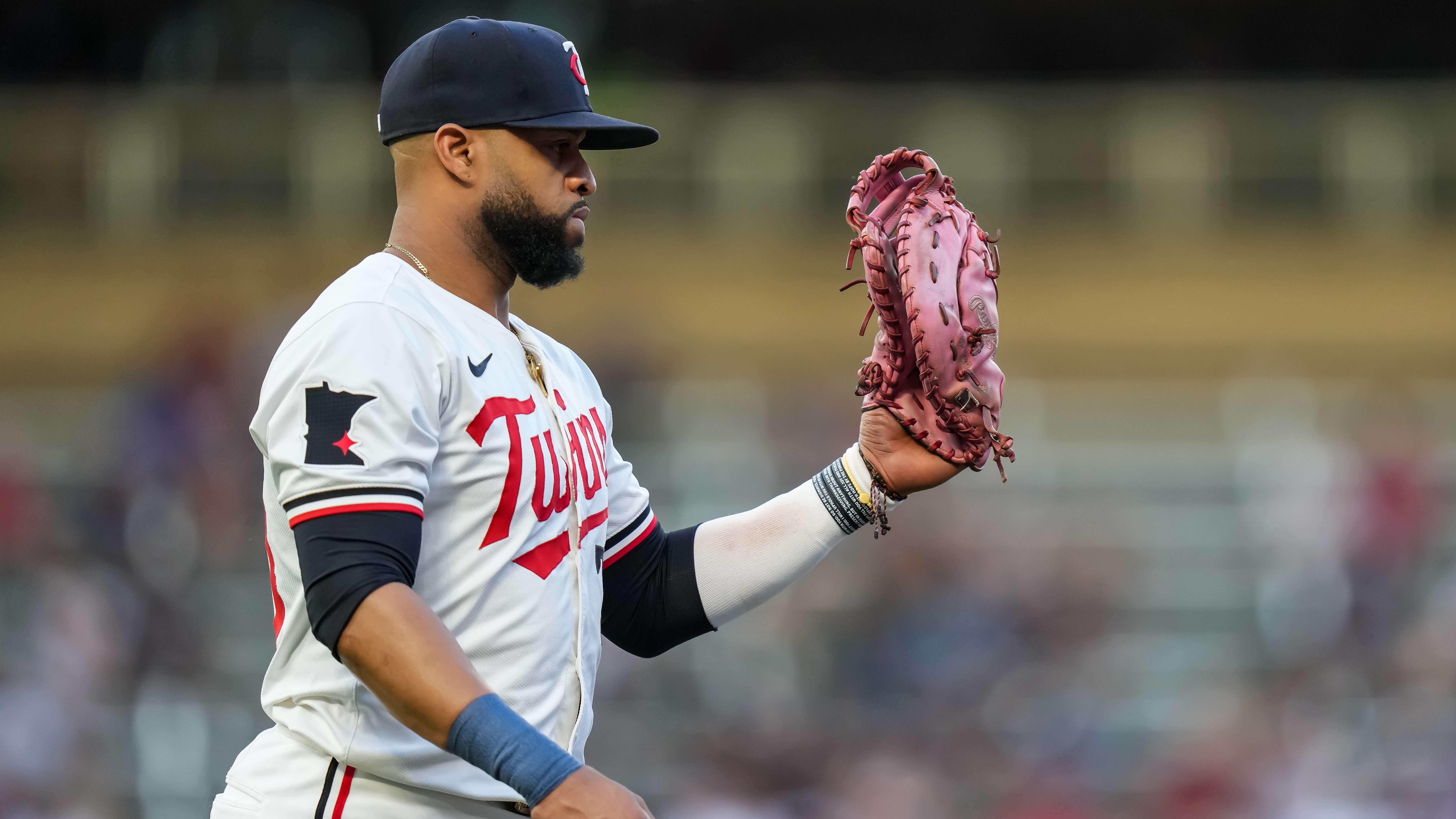 Twins' Star Players Santana and Castro Shine as AL Gold Glove Finalists
